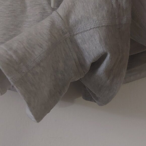 LULULEMON INNER GLOW SHORTS HEATHERED CORE ULTRA LIGHT GREY SIZE 6 - Picture 4 of 13